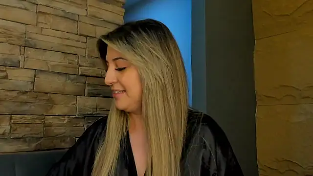 Snapshot of SophiaDior_ chatting on October 9, 11:44 am SophiaDior online show from October 9, 11:44 am