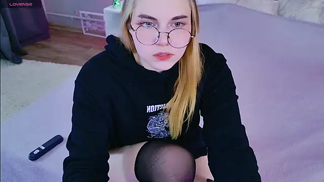 Evie Vall online show from November 3, 3:15 pm