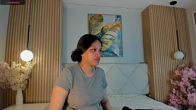 Mila Hank  online show from May 27, 12:45 pm