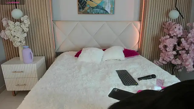 Mila Hank  online show from February 4, 12:55 pm