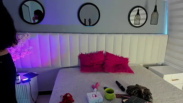 Mila Hank  online show from November 29, 12:16 pm