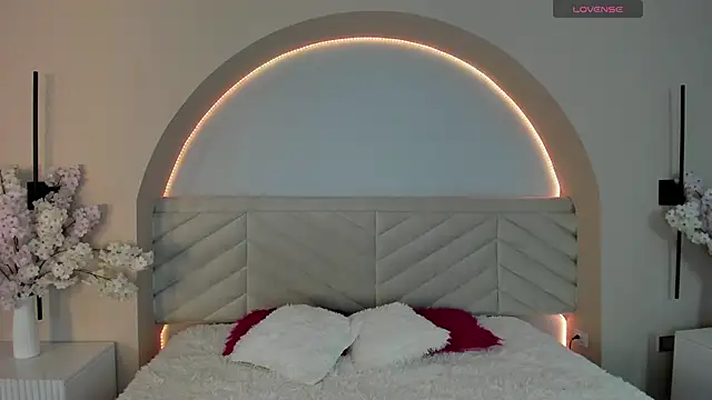 Mila Hank  online show from February 21, 12:40 pm