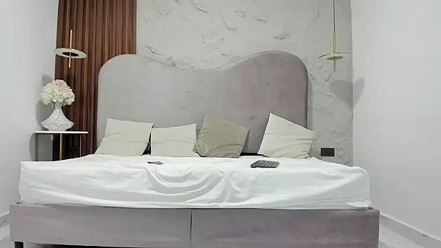 PamelaBonnet mml online show from February 25, 6:30 pm