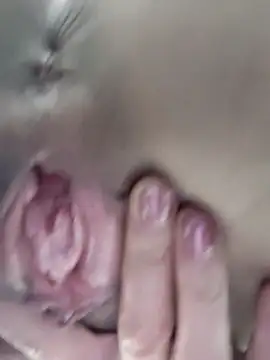 Snapshot of Lyly_suri07 chatting on December 2, 5:14 pm Lyly suri07 online show from December 2, 5:14 pm