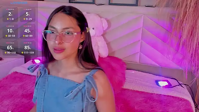 Snapshot of Annie__2 chatting on November 8, 7:06 pm Annie 2 online show from November 8, 7:06 pm