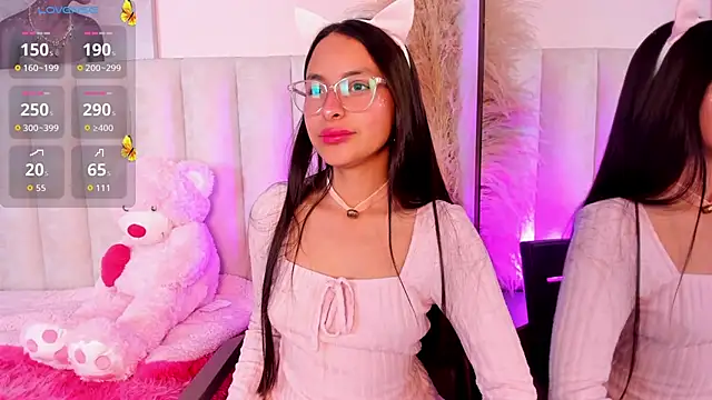 Snapshot of Annie__2 chatting on November 6, 1:04 pm Annie 2 online show from November 6, 1:04 pm