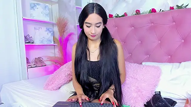 Snapshot of Nicolqueen_ chatting on October 6, 11:55 am Nicolqueen online show from October 6, 11:55 am