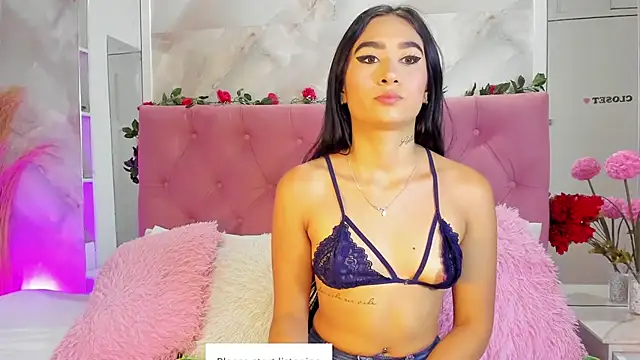 Snapshot of Nicolqueen_ chatting on October 10, 11:22 am Nicolqueen online show from October 10, 11:22 am