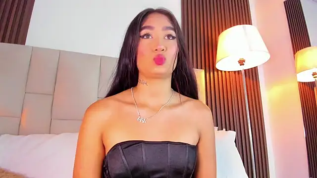 Snapshot of Nicolqueen_ chatting on June 5, 11:27 am Nicolqueen online show from June 5, 11:27 am