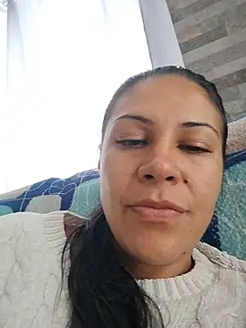 KittyHoleshot87 online show from April 17, 3:37 pm