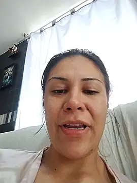 Snapshot of KittyHoleshot87 chatting on June 27, 12:33 pm KittyHoleshot87 online show from June 27, 12:33 pm
