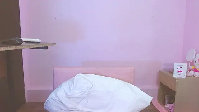 Snapshot of kiity_horny_ chatting on October 22, 12:59 pm kiity horny online show from October 22, 12:59 pm