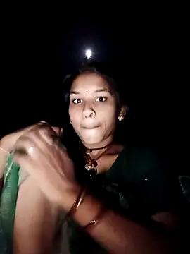 Snapshot of Idhika_Jha chatting on October 12, 12:01 am Idhika Jha online show from October 12, 12:01 am