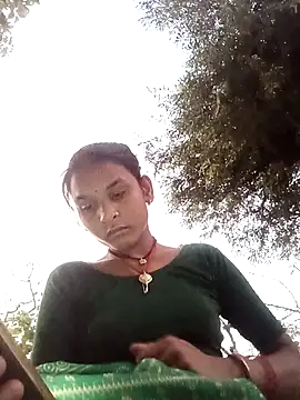 Snapshot of Idhika_Jha chatting on October 18, 12:29 pm Idhika Jha online show from October 18, 12:29 pm