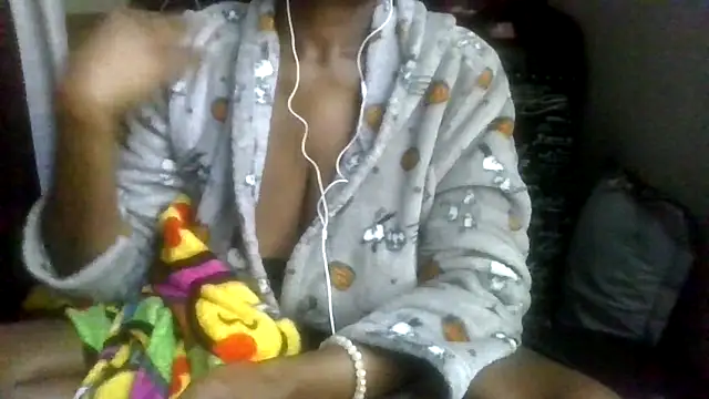 Snapshot of prettymaa chatting on November 18, 3:37 pm prettymaa online show from November 18, 3:37 pm