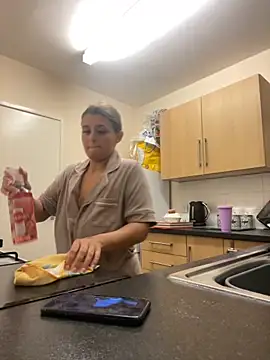 Goldiebaby online show from September 24, 7:20 pm