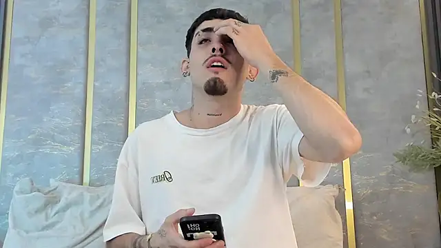 Snapshot of NikoStone_ chatting on December 21, 4:36 am NikoStone online show from December 21, 4:36 am