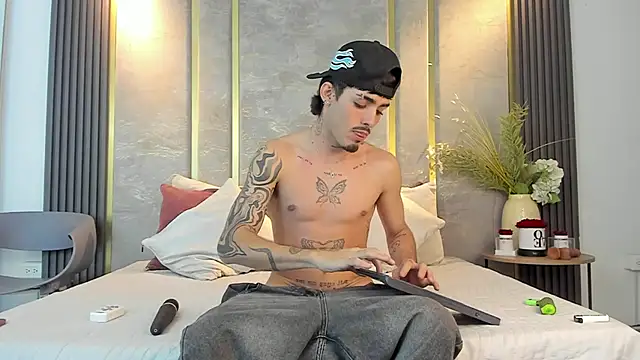 Snapshot of NikoStone_ chatting on June 11, 2:53 am NikoStone online show from June 11, 2:53 am