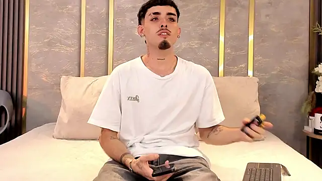 Snapshot of NikoStone_ chatting on January 16, 5:00 am NikoStone online show from January 16, 5:00 am