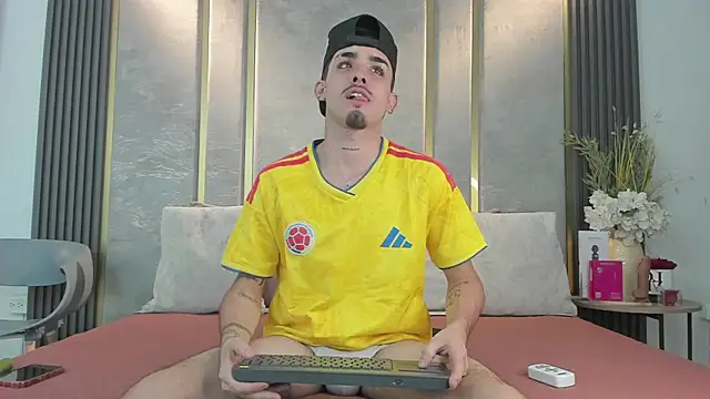 Snapshot of NikoStone_ chatting on June 28, 4:41 am NikoStone online show from June 28, 4:41 am