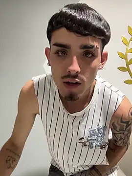 Snapshot of NikoStone_ chatting on February 20, 4:53 am NikoStone online show from February 20, 4:53 am