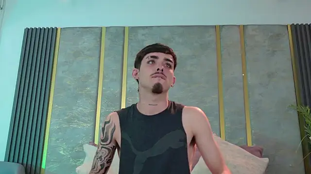 Snapshot of NikoStone_ chatting on March 3, 5:25 am NikoStone online show from March 3, 5:25 am