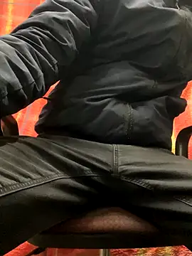 Snapshot of bmwe71 chatting on January 7, 2:33 pm bmwe71 online show from January 7, 2:33 pm