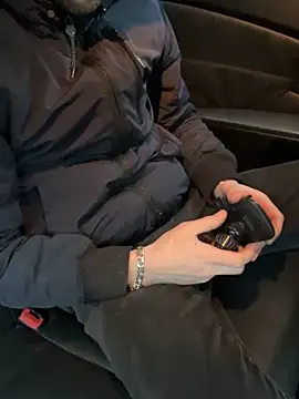 Snapshot of bmwe71 chatting on February 12, 3:01 pm bmwe71 online show from February 12, 3:01 pm