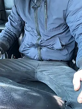 Snapshot of bmwe71 chatting on March 4, 9:50 am bmwe71 online show from March 4, 9:50 am