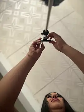 Snapshot of Sophie_Dreamss chatting on November 3, 9:18 pm Sophie Dreamss online show from November 3, 9:18 pm