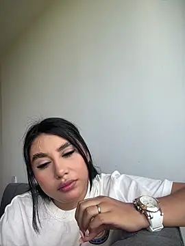 Sophie Dreamss online show from April 9, 8:15 pm