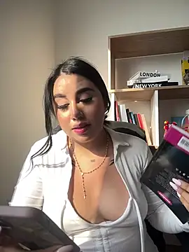 Sophie Dreamss online show from April 13, 8:57 pm