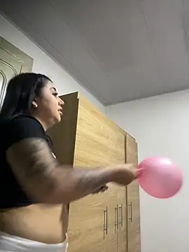 Snapshot of Sophie_Dreamss chatting on October 24, 10:53 pm Sophie Dreamss online show from October 24, 10:53 pm