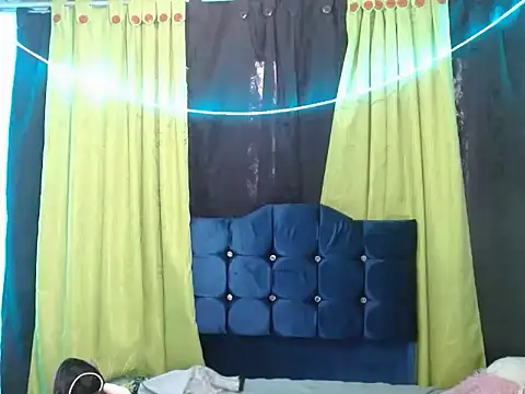 Snapshot of canelasexy_1 chatting on November 12, 8:23 pm canelasexy 1 online show from November 12, 8:23 pm