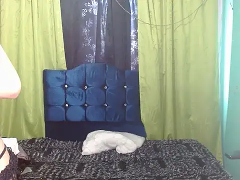 Snapshot of canelasexy_1 chatting on July 15, 7:43 pm canelasexy 1 online show from July 15, 7:43 pm