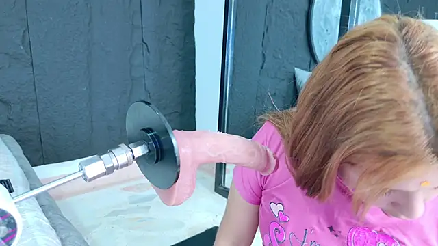 LizzyOlsen online show from May 9, 4:49 am