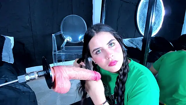 LizzyOlsen online show from December 20, 4:26 am