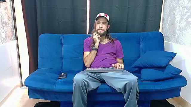 Snapshot of hairy_mannn chatting on September 13, 7:47 pm hairy mannn online show from September 13, 7:47 pm