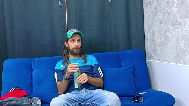 Snapshot of hairy_mannn chatting on September 8, 7:24 pm hairy mannn online show from September 8, 7:24 pm