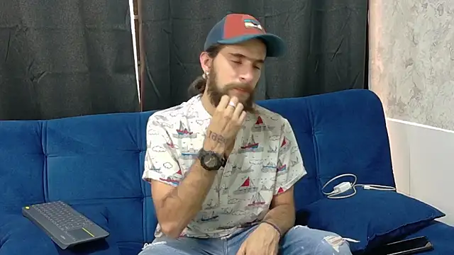 Snapshot of hairy_mannn chatting on September 17, 8:33 pm hairy mannn online show from September 17, 8:33 pm