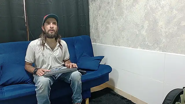 Snapshot of hairy_mannn chatting on September 12, 7:57 pm hairy mannn online show from September 12, 7:57 pm