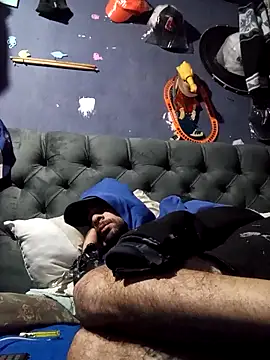 hairy mannn online show from December 13, 8:04 pm