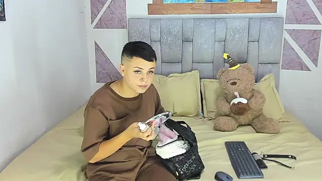christopher Hot online show from July 16, 2:08 am