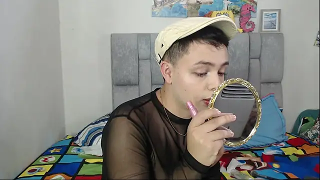 Snapshot of christopher_Hot chatting on November 7, 8:24 pm christopher Hot online show from November 7, 8:24 pm