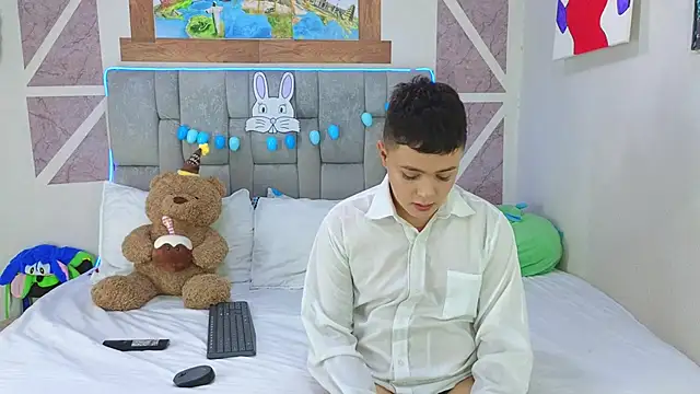 christopher Hot online show from April 6, 8:43 pm