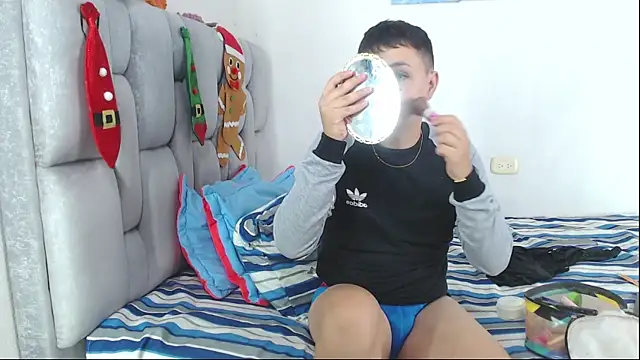 Snapshot of christopher_Hot chatting on November 24, 10:32 pm christopher Hot online show from November 24, 10:32 pm