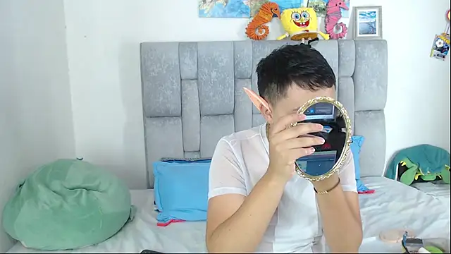 Snapshot of christopher_Hot chatting on November 7, 2:05 am christopher Hot online show from November 7, 2:05 am