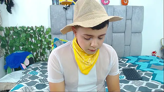 Snapshot of christopher_Hot chatting on October 2, 6:44 pm christopher Hot online show from October 2, 6:44 pm