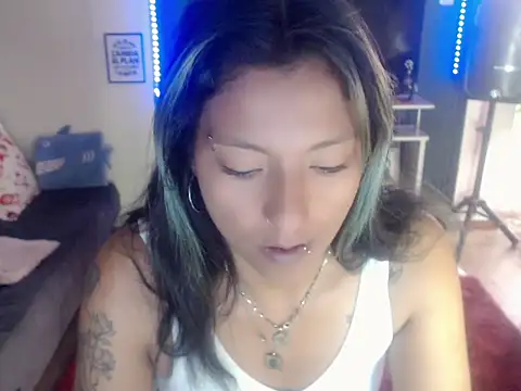 Snapshot of ScarletSizzling chatting on October 4, 1:23 pm ScarletSizzling online show from October 4, 1:23 pm