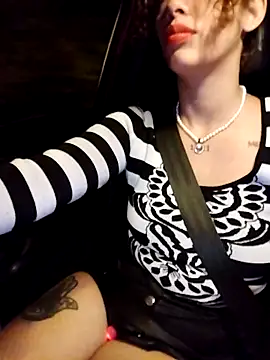 roxyrougee online show from December 18, 8:41 am